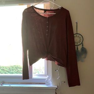 maroon long sleeve crop top
